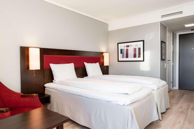 Superior Twin Room image 3