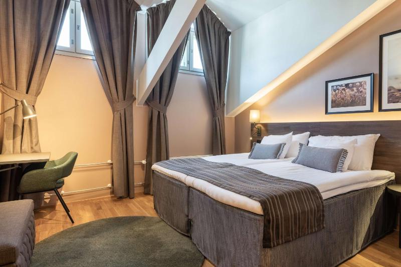 Standard King Room image 1