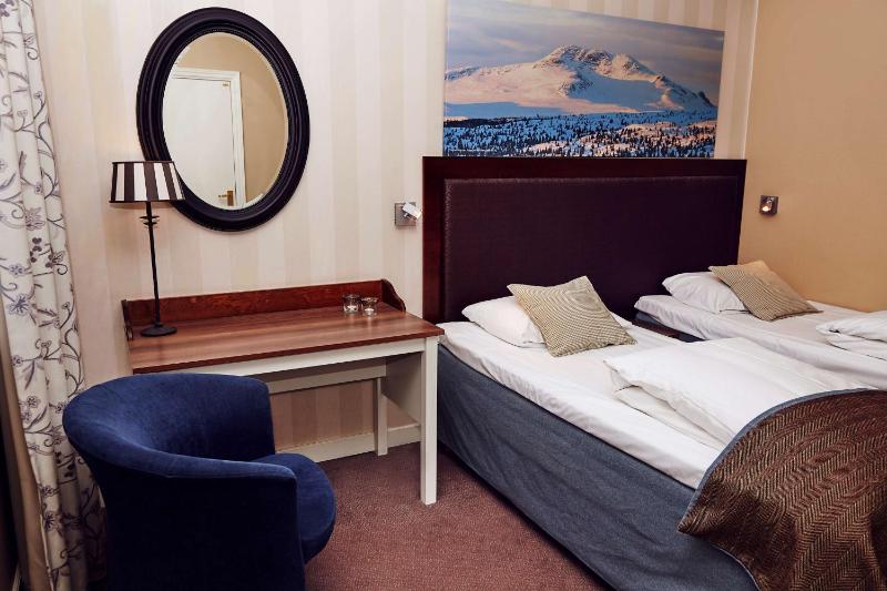 Standard Twin Room image 3