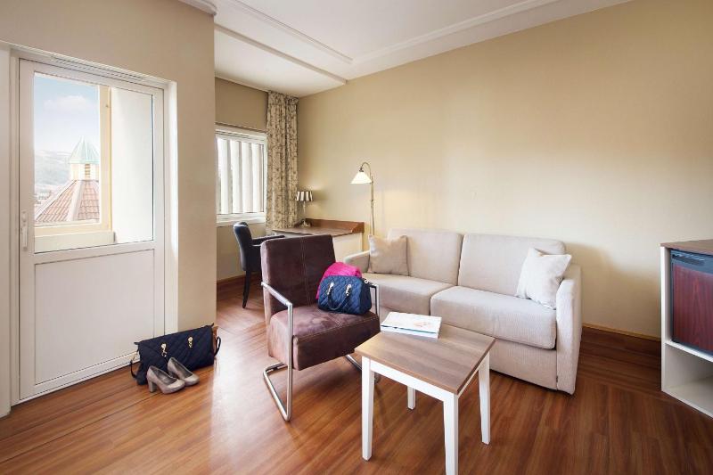 Standard Family Room image 4