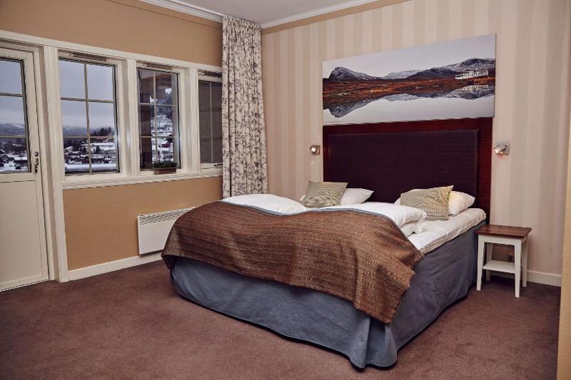 Superior Twin Room image 1