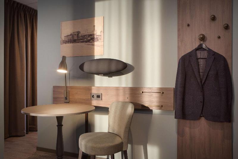 Standard Twin Room image 1