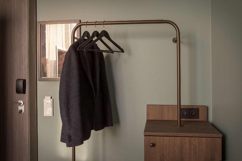 Standard Twin Room image 3