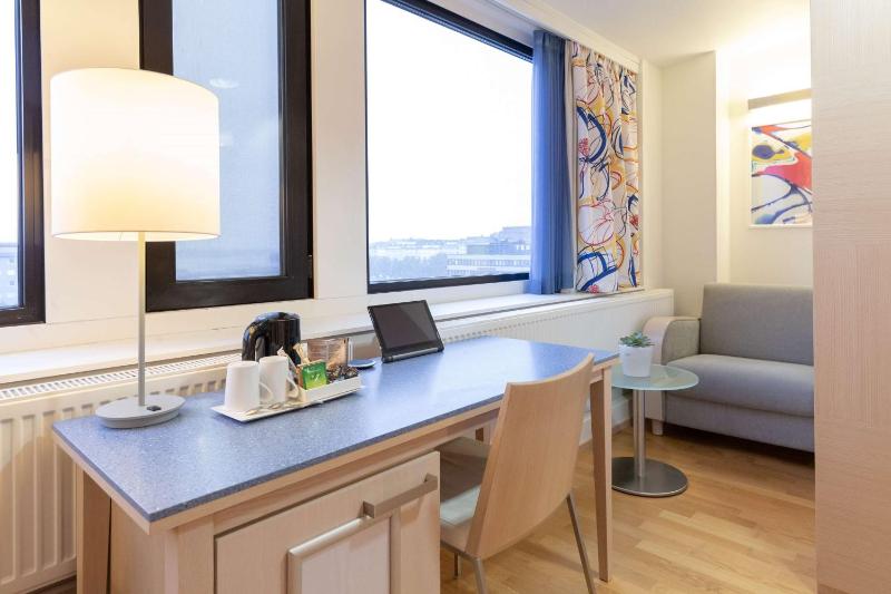 Superior Twin Room with City View image 4