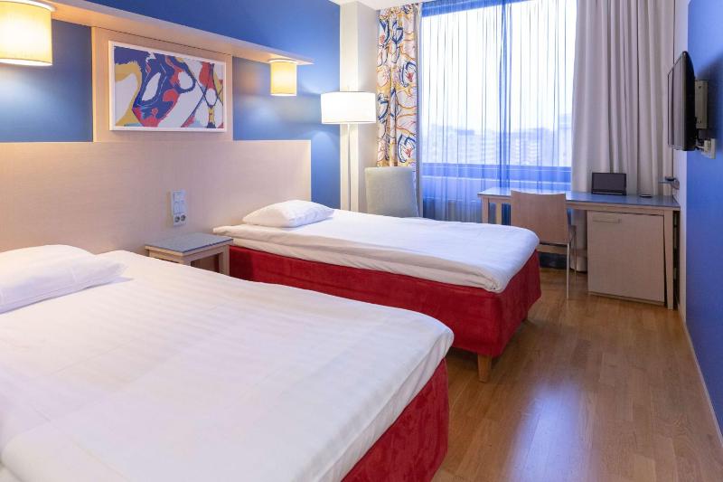 Standard Twin Room image 1