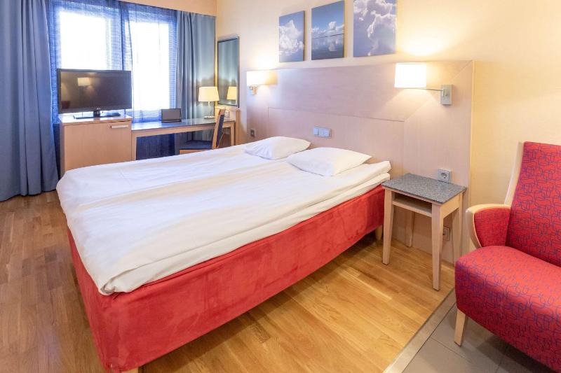 Standard Double Room image 3