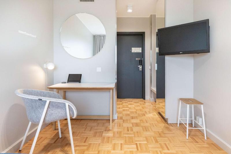 Standard Twin Room image 4