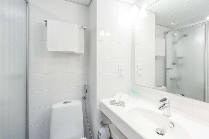Standard Double Room image 3