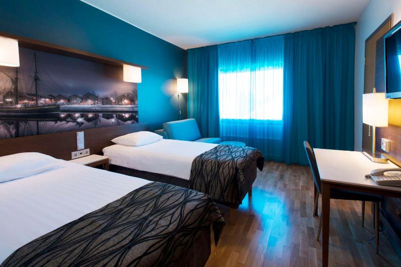 Standard Twin Room image 1