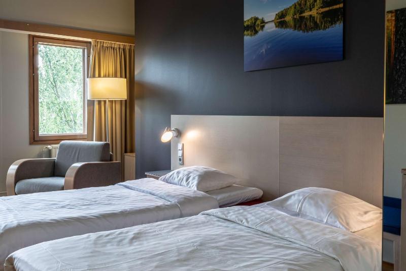 Superior Twin Room image 3