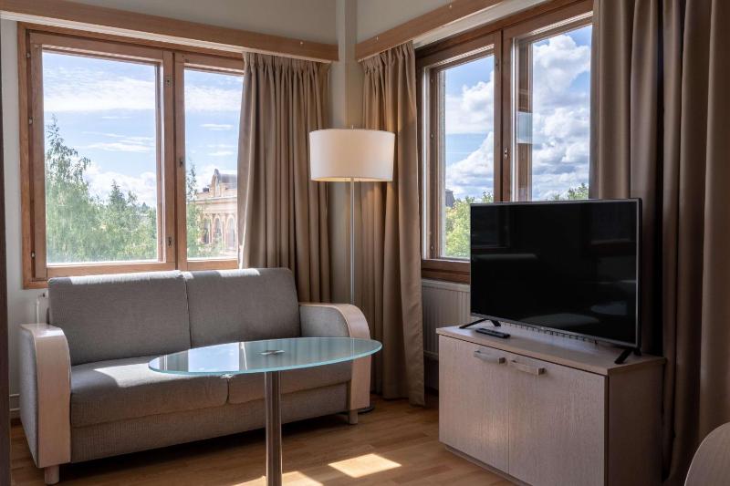 Superior Family Room image 1