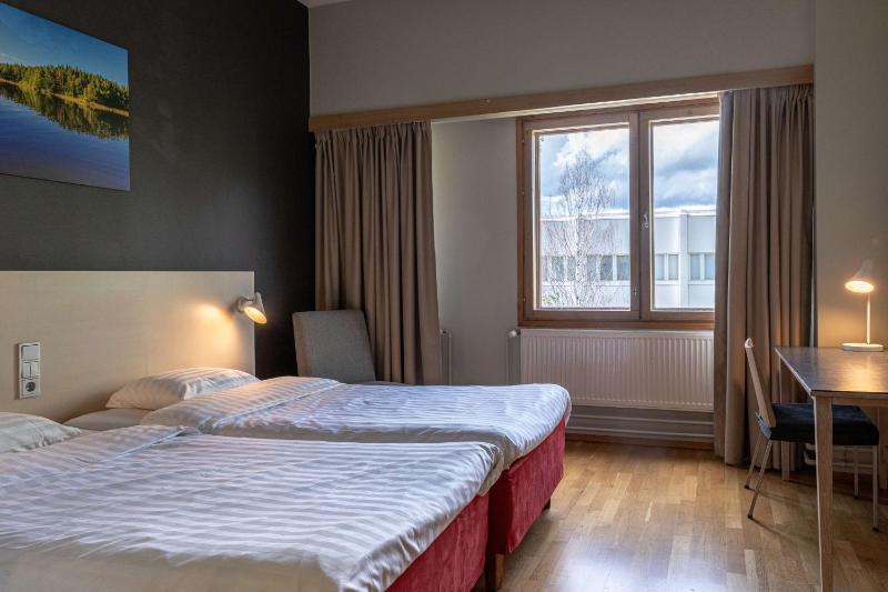 Standard Twin Room image 4