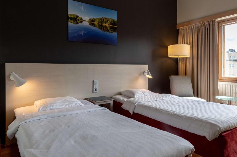 Standard Twin Room image 3