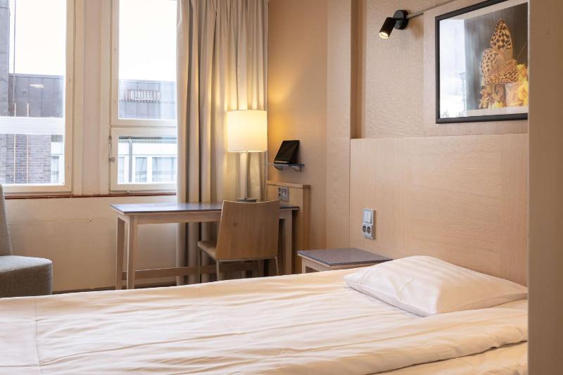 Standard Single Room image 4