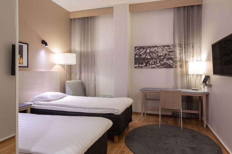 Economy Twin Room without Window image 1