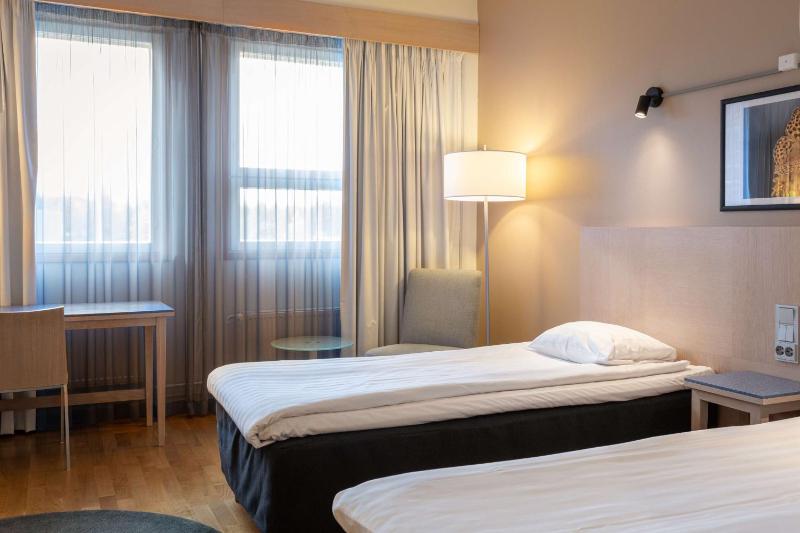 Standard Twin Room image 4