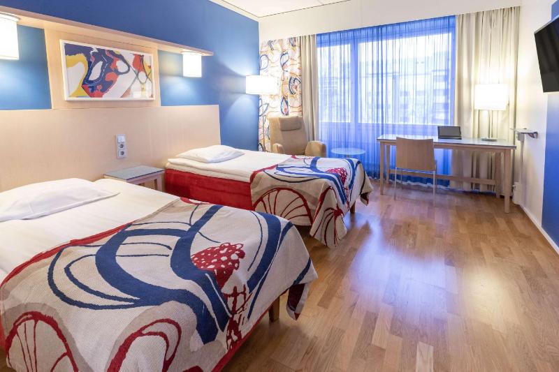 Standard Twin Room image 4