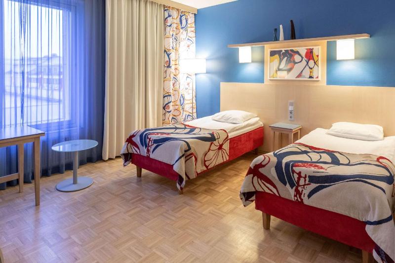 Standard Twin Room image 1