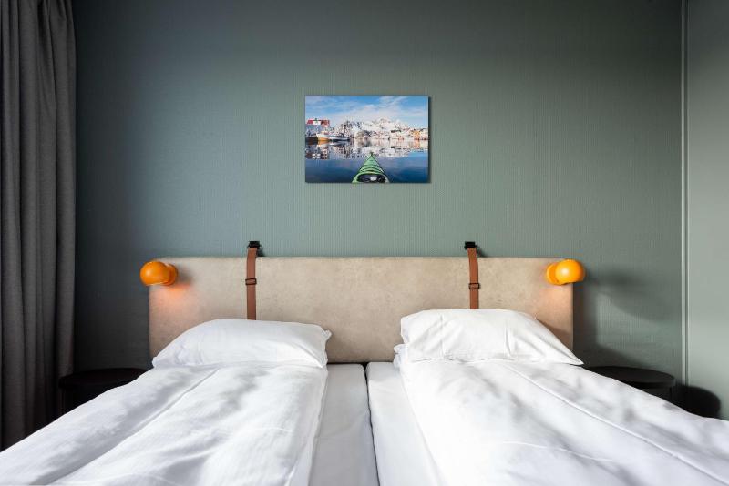 Standard Twin Room image 3