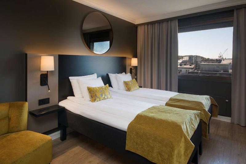 Superior Twin Room image 1