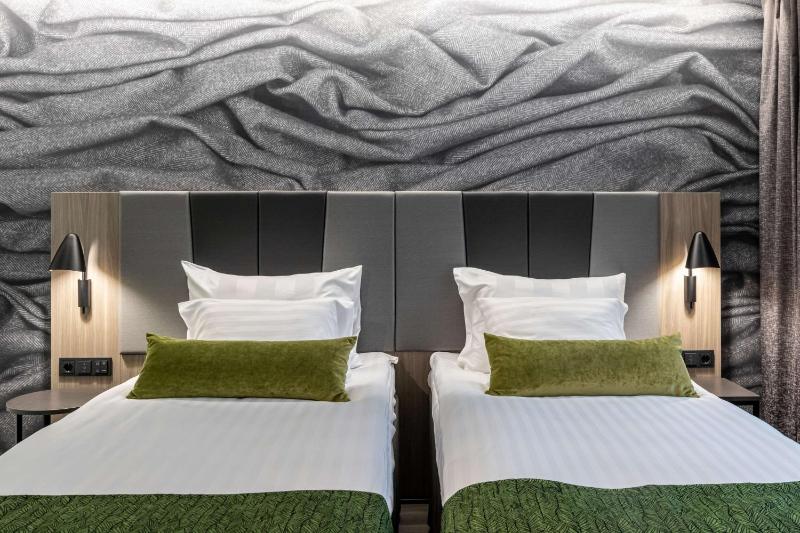 Superior Family Room image 4