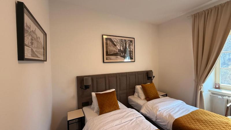 Economy Twin Room image 1