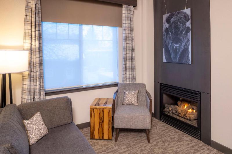 One Bedroom Suite with Two Double Beds image 4