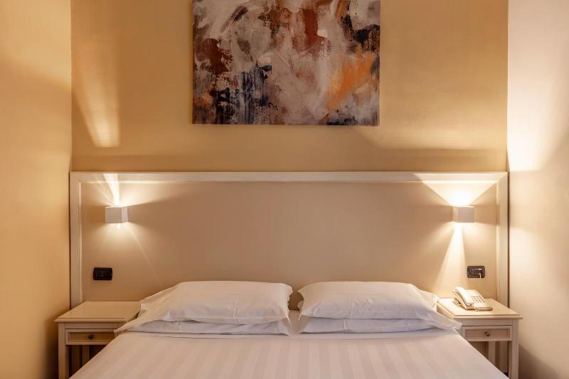 Standard Double or Twin Room image 1