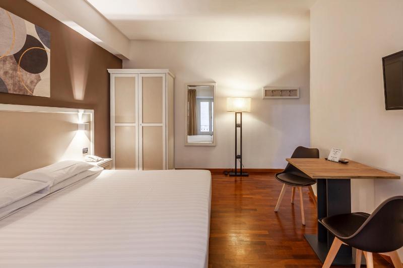 Deluxe Double Room image 4