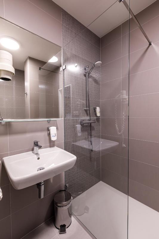 Deluxe Double Room image 1