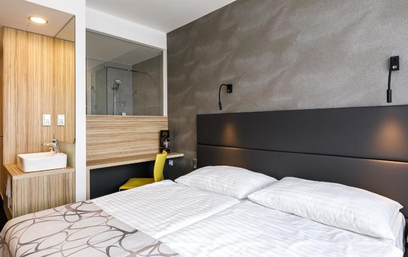 Deluxe Double Room image 4