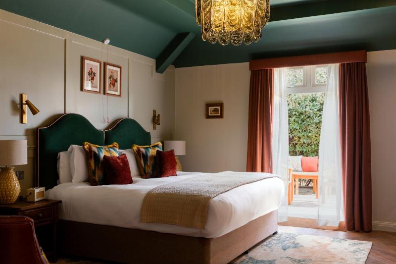 Superior King Room image 1