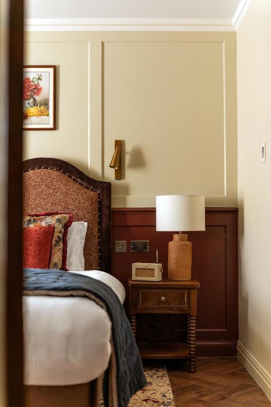 Deluxe Twin Room image 4