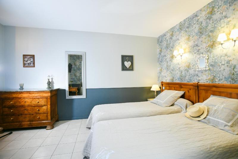 Superior Queen Room image 2