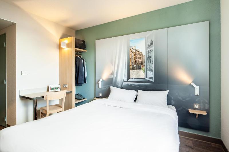 Double Room image 1