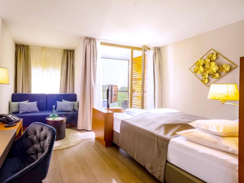 Deluxe Double Room image 4