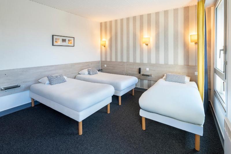 Standard Triple Room - Non-Smoking image 3
