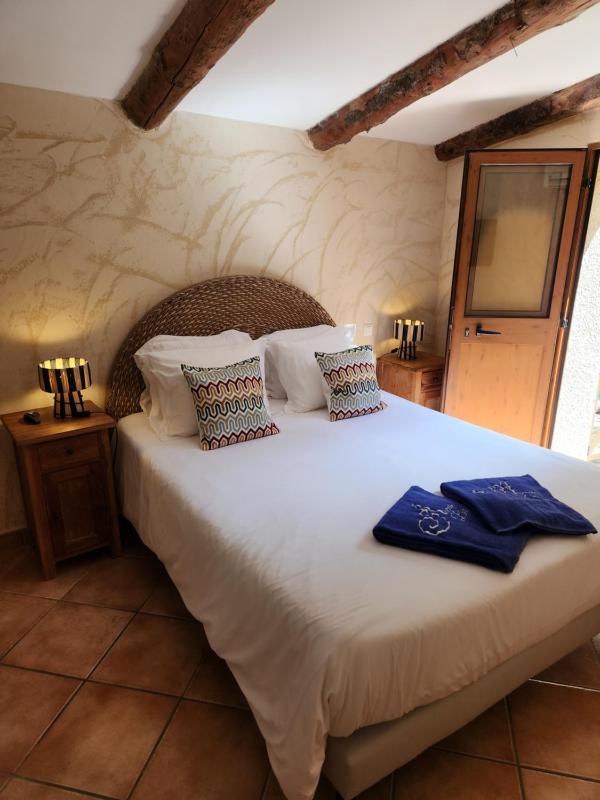 One-Bedroom Apartment image 1