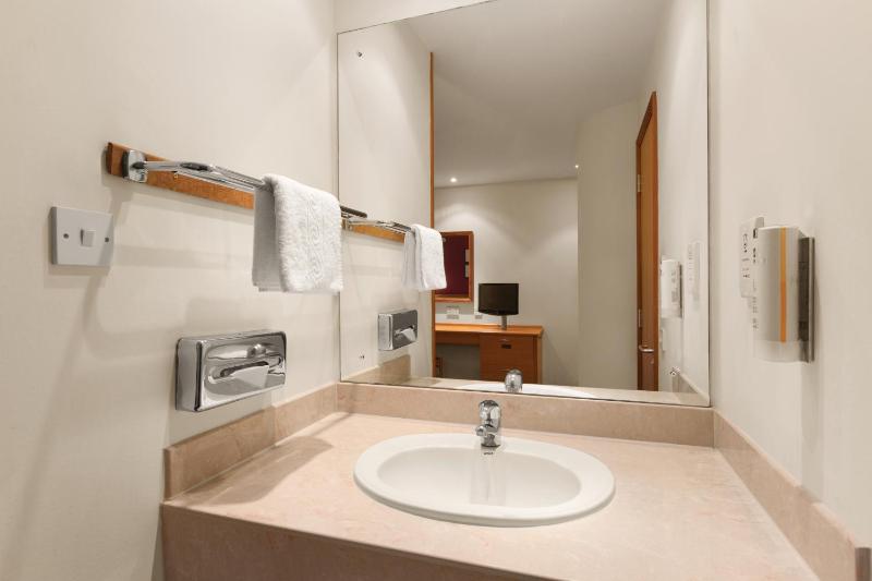 Twin Room image 2