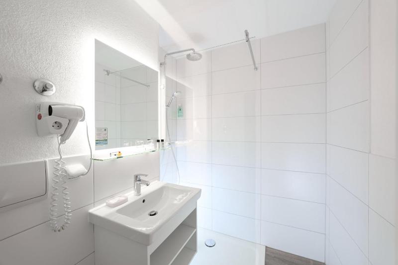 Standard Double Room image 1