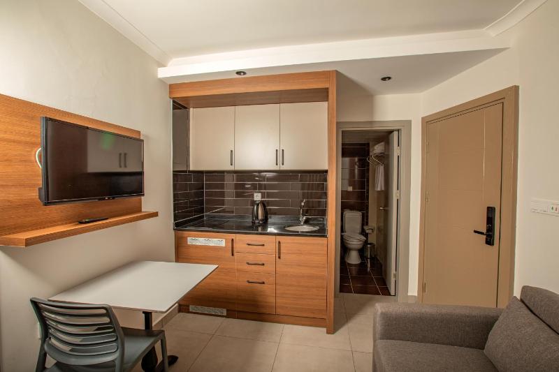 Junior Suite with Balcony (A/C included) image 3