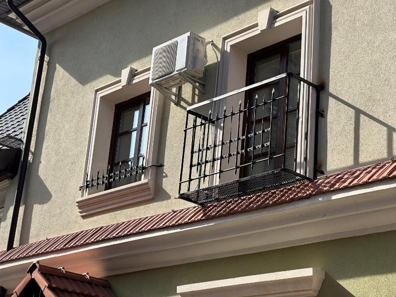 Deluxe Double Room with Balcony image 3