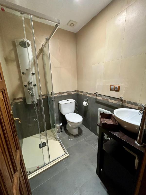 Two-Bedroom Apartment with Mountain View image 4