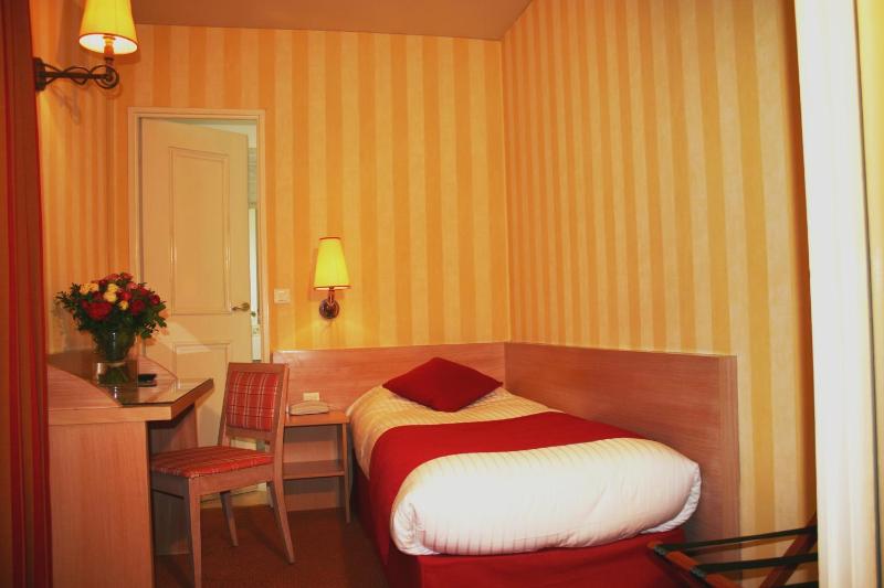 Small Single Room image 3