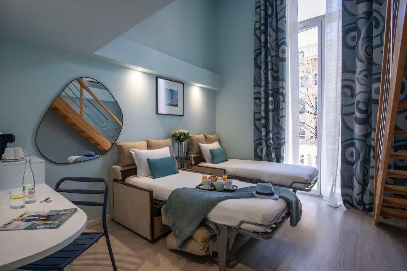 Executive Room with King Bed and Sofa Bed - Non-Smoking image 1