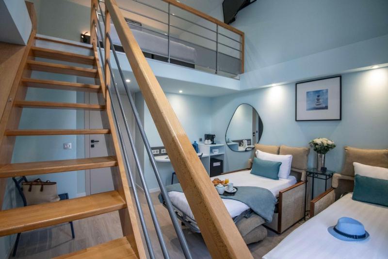 Executive Room with King Bed and Sofa Bed - Non-Smoking image 4