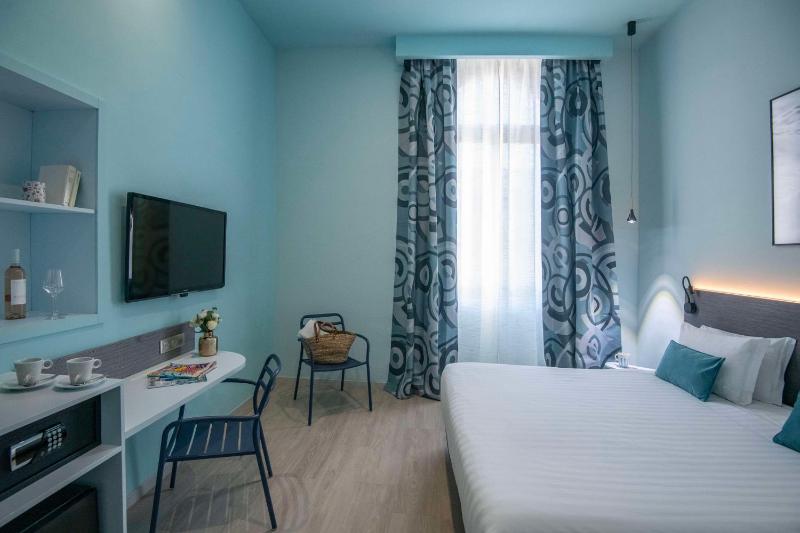 Deluxe Queen Room image 1