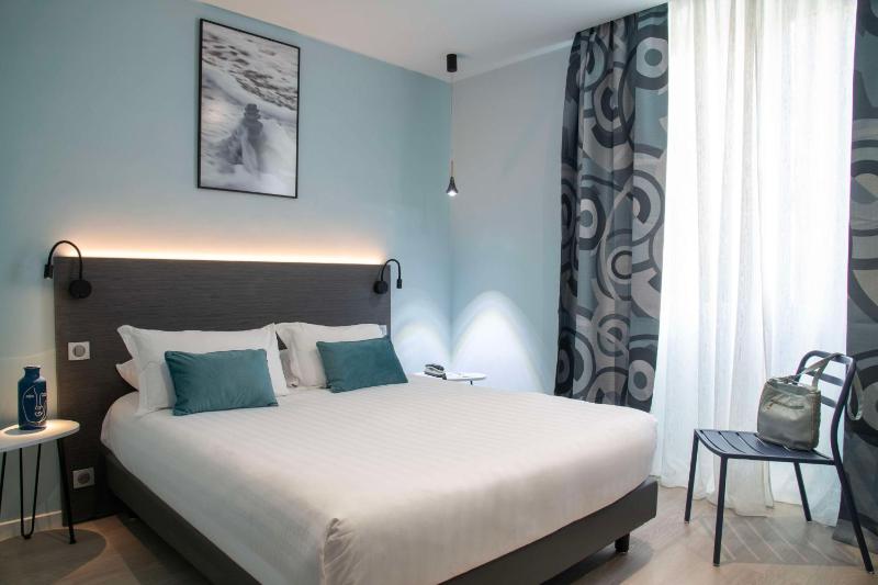 Superior Double Room with City View image 1