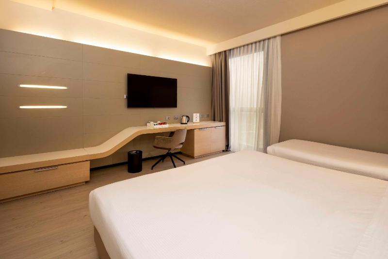 Standard Triple Room image 4