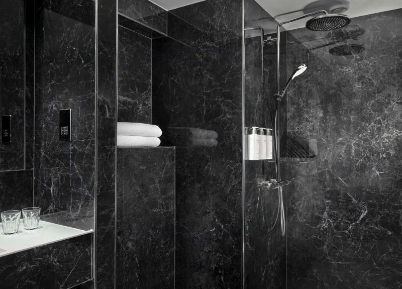 Executive Twin Room image 4